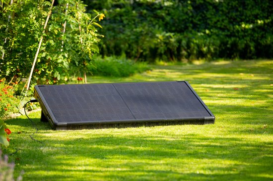 Supersola Plug & Play zonnepaneel 370Wp - zonnepanelen compleet pakket - zonnepaneel met stekker - 10% directe besparing op elektriciteitsrekening - zelf plaatsen zonder gereedschap - voor plat dak en de tuin - Supersola