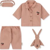 Konges Sløjd Gerd goes to bed - Pyjama set met konijnknuffel en oogbedekking voor babypop - Mahogany Rose