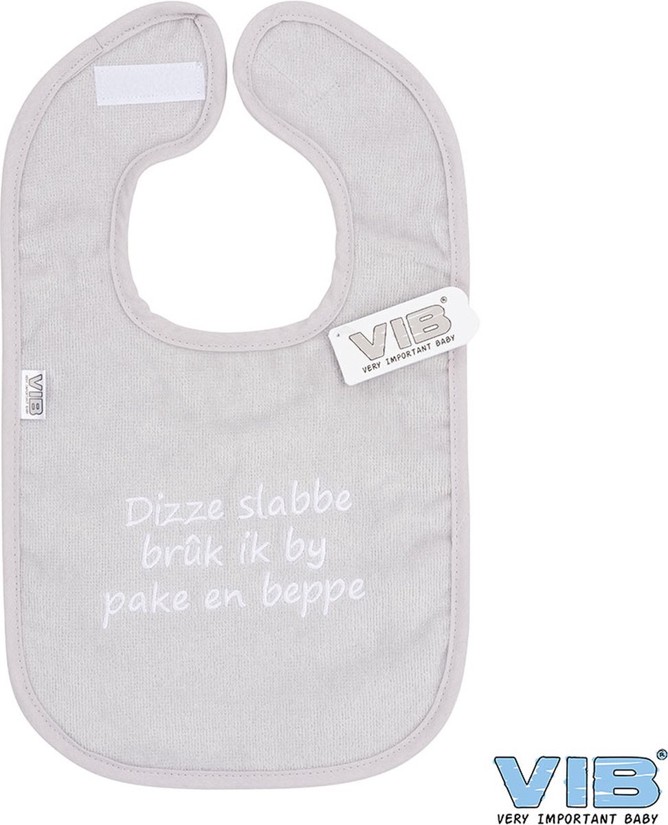 Goedkoopste VIB® - Slabbetje Luxe velours - Fries - Dizze slabbe bruk ik by pake en beppe (grijs) - Babykleertjes - Slabbetjes - zwangerschap aankondiging - baby aankondiging
