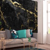 Fotobehangkoning - Behang - Vliesbehang - Fotobehang Zwart en Goud Marmer - Geel - Marmeren Muur - 250 x 175 cm