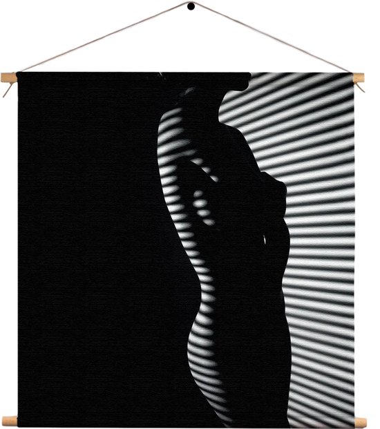 Textielposter Blote Vrouw Achter Jaloezie 03 Vierkant XXL (90 X 90 CM) - Wandkleed - Wanddoek - Wanddecoratie