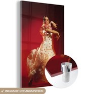 MuchoWow® Glasschilderij 120x180 cm - Schilderij acrylglas - Een flamencodanser voor een rode achtergrond - Foto op glas - Schilderijen