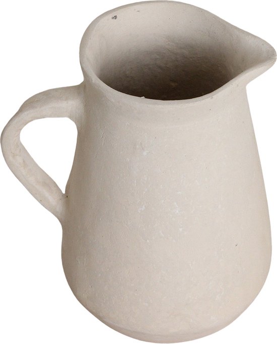 Crèmekleurige, ruwe keramische schenkkan met een handvat en tuit.