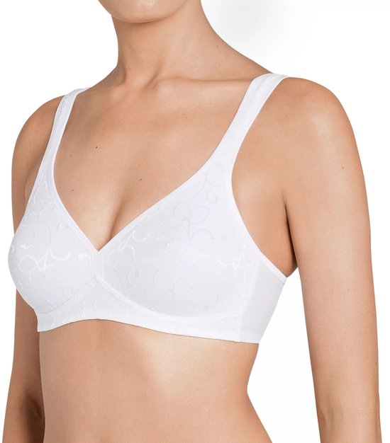Witte voorgevormde bh met bloemenpatroon, gedragen door een model.