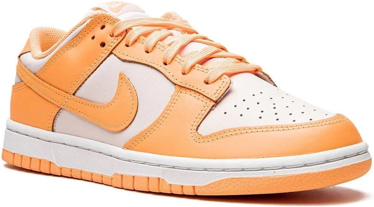 WMNS Nike Dunk Low Peach Peach /Peach DD1503-801 Nike Schoenen Creme
