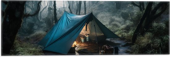 Vlag - Tent - Kamperen - Bos - Planten - Kampvuur - Nat - 60x20 cm Foto op Polyester Vlag