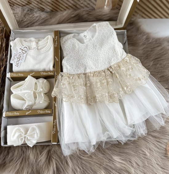 luxe feestjurk-bruidsjurk-Baby jurk-doopjurk -doopkleedje-onderhemd-haarband-schoentjes- pasgeboren-new born-geschenkset -geschenkdoos-kraamcadeau-fotoshoot newborn-doopsel-4 delige set-goud wit-maat 56/62 (0 tem 3maanden)