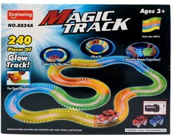 foto van Glow in the dark magische racebaan 240dlg uitbreidbaar & flexibel Magic Track