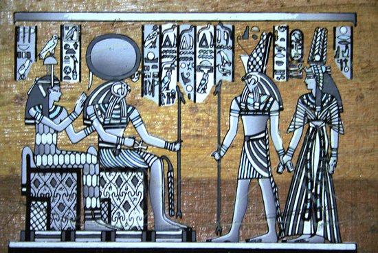 Egyptische papyrus met afbeelding van Imentet, Ra, Horus en Isiris in grijstinten