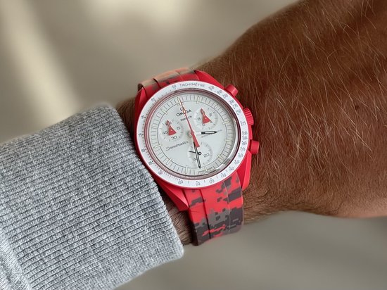 Bracelet en caoutchouc incurvé 20 mm Digital Camo Red Omega x Swatch Moonswatch - Bracelet de montre en caoutchouc incurvé