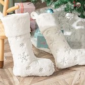 - Chaussettes de Noël, 2 pièces chaussettes de Noël traditionnelles blanches en fausse fourrure grandes 55,9 cm chaussettes de Noël suspendues personnalisées avec flocon de neige argenté pour chaussettes de décoration de Noël (argent, 56 cm)