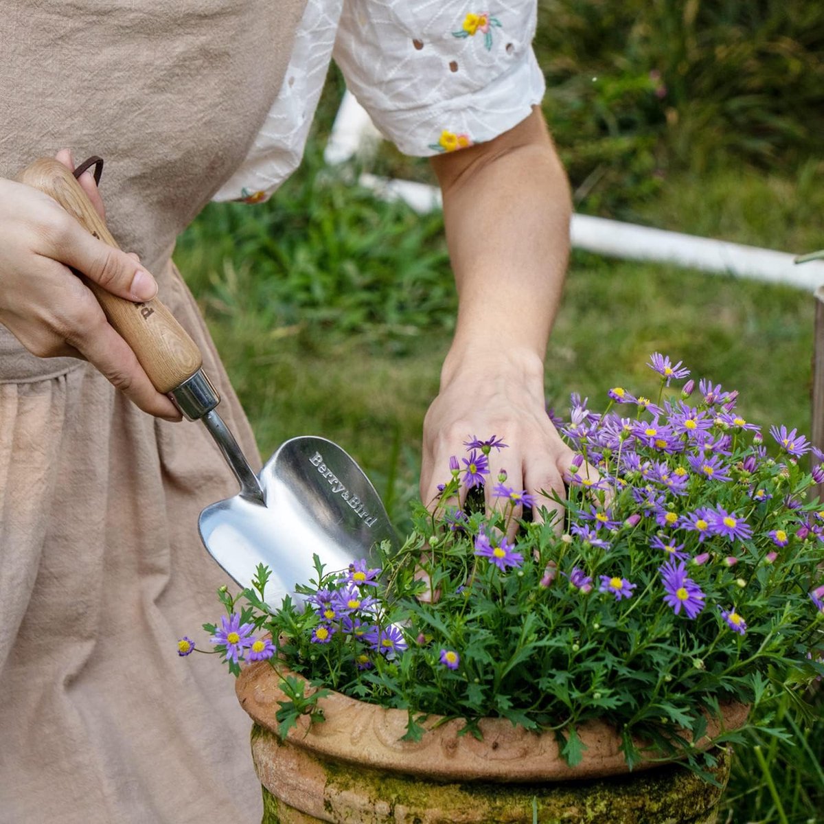 Tuintroffel, roestvrij stalen handschep met houten handvat, klein spade-tuingereedschap voor planten, bodemlosmaken, verplanten, graven, wieden en mestmengen
