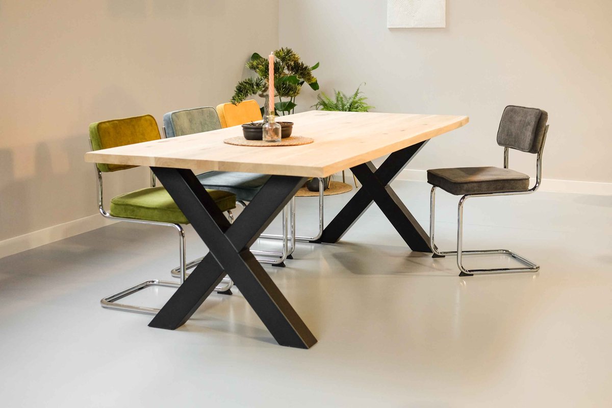 Eiken boomstam tafel | 300cm 8 personen | Stalen X poten | Duumaa Tafels