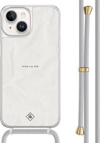Casimoda® hoesje met grijs koord - Geschikt voor iPhone 14 - Vive La Vie - Afneembaar koord - TPU/acryl - Grijs