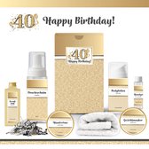 Geschenkset “40 Jaar Happy Birthday!” - 7 producten - 650 gram | Giftset voor haar - Luxe wellness cadeaubox - Cadeau vrouw - Gefeliciteerd - Set Verjaardag - Geschenk jarige - Cadeaupakket moeder - Vriendin - Zus - Verjaardagscadeau - Goud