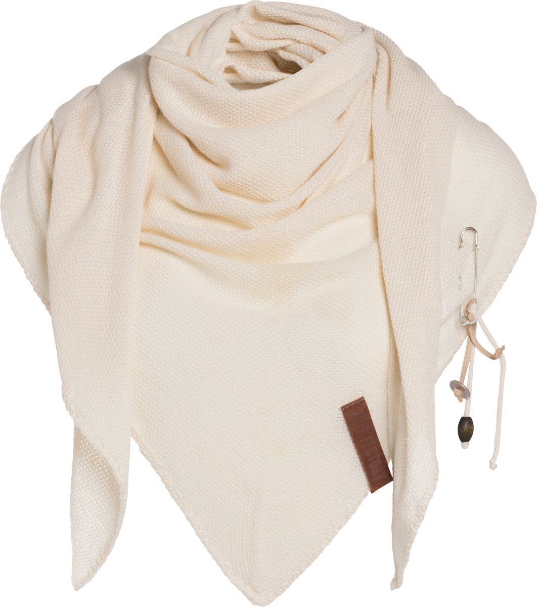 Knit Factory Lola Gebreide Omslagdoek - Driehoek Sjaal Dames - Katoenen sjaal - Luchtige Sjaal voor de lente, zomer en herfst - Stola - Ecru - 190x85 cm - Inclusief sierspeld
