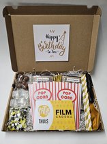 Film Pret Pakket - Happy Birthday met filmcadeaubon, mystery card met persoonlijke (video)boodschap en vele film-feestartikelen | Verjaardag | Jubileum | Zomaar