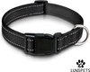 Zwarte hondenhalsband met reflecterende strepen, gesp en D-ring.
