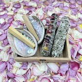 Smudgekit – 2 Abaloneschelpen, Smudge Stick Witte Salie + Witte Salie Flower + 2 palo santo