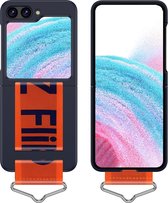 Lunso - Geschikt voor Samsung Galaxy Z Flip5 - Hoes met band - Donkerblauw/Oranje