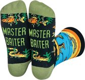 Grappige Sokken voor Vissers met bootje, vissen, hengel en tekst op zolen: Master Baiter - Hobbyvissers sokken dames/man maat 38-44