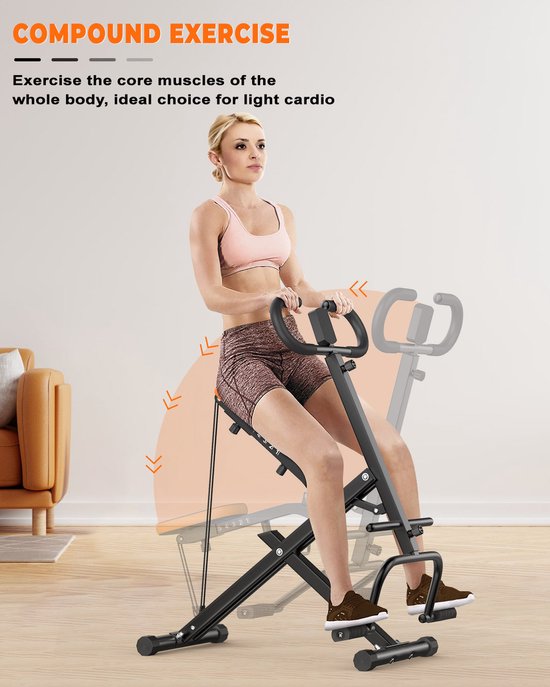 Vrouw in sportkleding traint op een zwart fitnessapparaat met oranje zitting.
