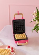 CREATE - Tosti-ijzer Barbie - grill en wafelijzer met verwisselbare platen - vorm van een koffertje - 2 platen: voor wafels en tosti's - STONE STUDIO