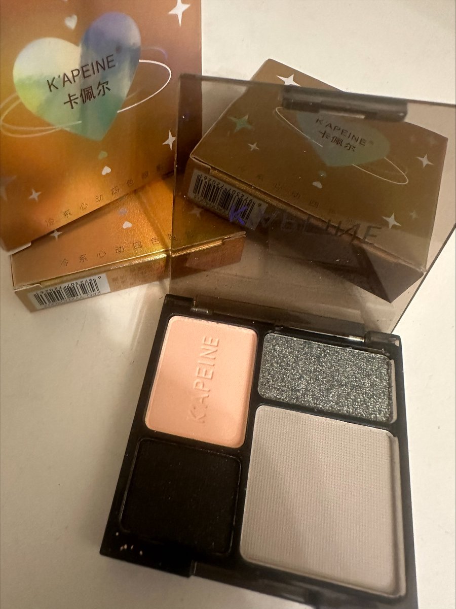 Goedkoopste 4 color palette glitter, pearly matt | Moederdag | Verjaardagscadeau| Cadeautje| Valentijnsdag| Kado | Make up