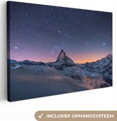Canvas Schilderij Nacht boven het landschap tijdens de winter van Zwitserse Matterhorn - 90x60 cm - Wanddecoratie
