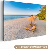 Canvas Schilderij Caribisch strand met strandstoel - 60x40 cm - Wanddecoratie