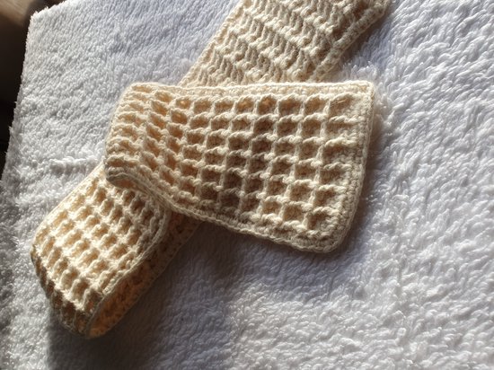Sjaal-baby-winter-afm:9,5x70 cm-beige-handgemaakt ( Sweet baby Bedstraw )