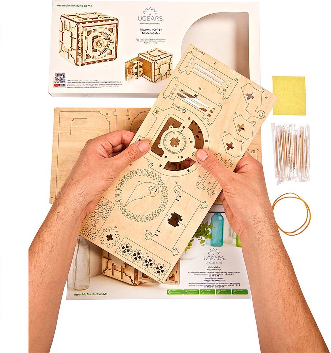 UGEARS 3D Modelbouw - Kluis - Mechanisch Bouwpakket Hout - Educatief Speelgoed — afbeelding 3