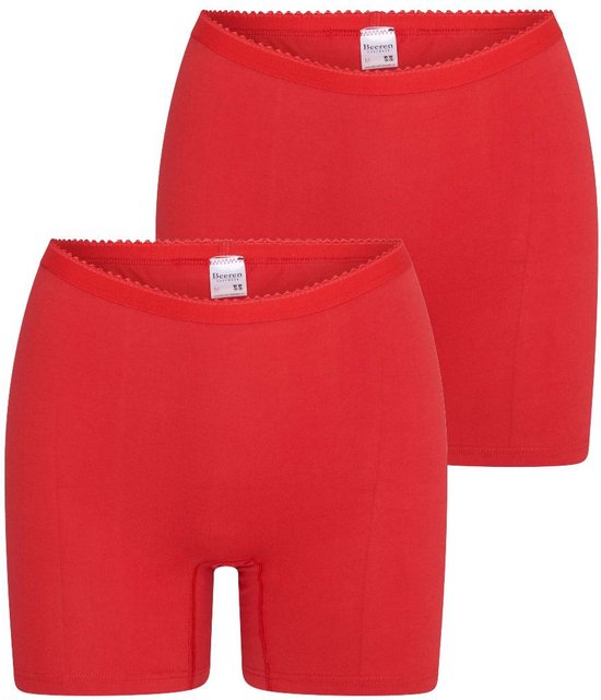 Twee rode dames boxershorts met kanten boord, één iets naar voren.