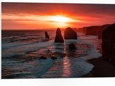 WallClassics - PVC Schuimplaat- Rotsen in de Zee met Zonsondergang - 75x50 cm Foto op PVC Schuimplaat