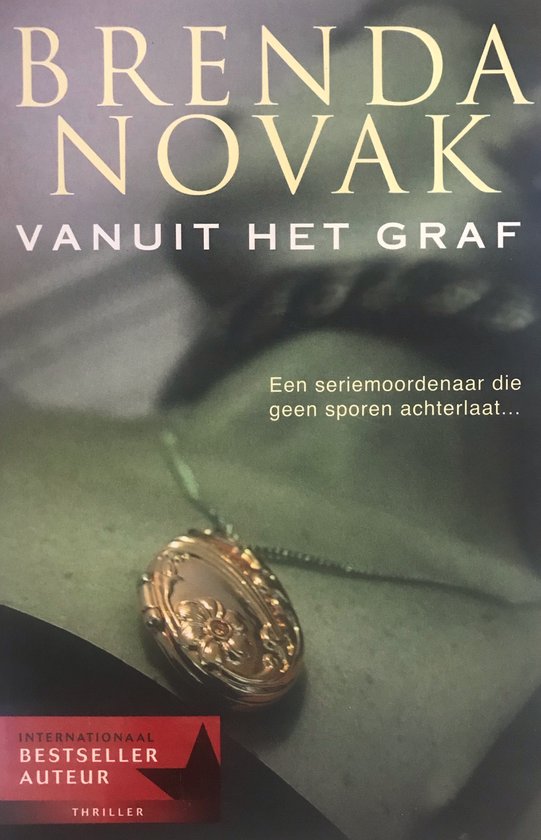 Boekcover met de titel VANUIT HET GRAF van Brenda Novak. Een medaillon hangt over een nek. 'Internationaal Bestseller Auteur', 'Thriller'.