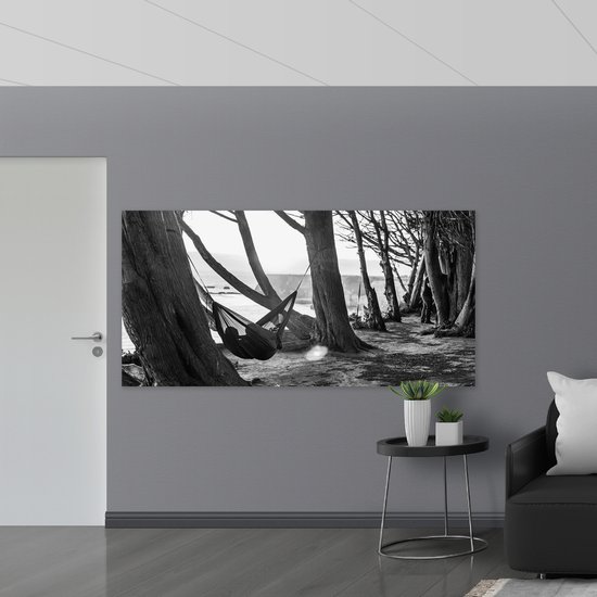 WallClassics - Verre Acrylique - Hamac Entre les Arbres Zwart/ Wit - 200x100 cm Photo sur Verre Acrylique (Avec Système d'accrochage)