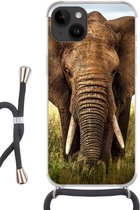 Geschikt voorApple Iphone 14 - Crossbody Case - Olifant - Gras - Dieren - Natuur - Siliconen - Crossbody - Backcover met Koord - Telefoonhoesje met koord - Hoesje met touw