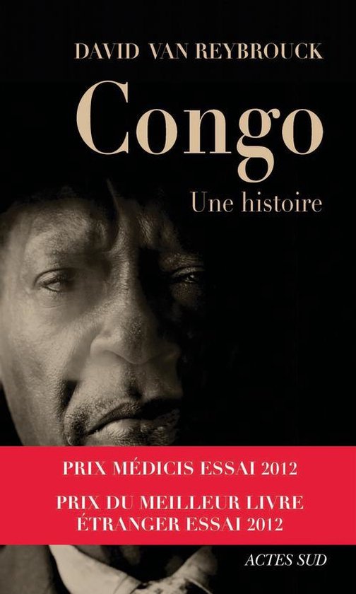 Livre 'Congo: Une histoire' de David Van Reybrouck, avec le portrait d'un homme.