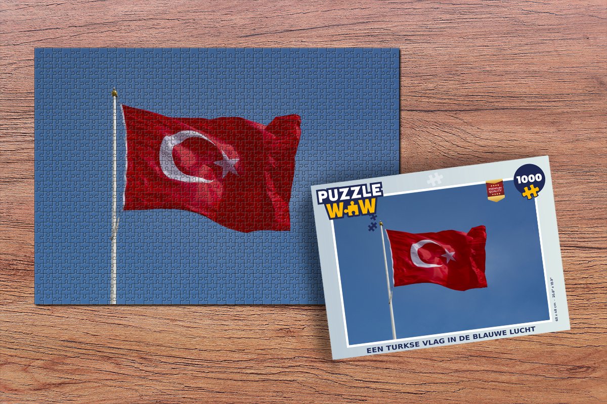 Puzzel Een Turkse vlag in de blauwe lucht - Legpuzzel - Puzzel 1000 stukjes volwassenen