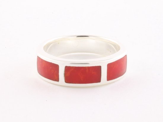 Zilveren ring met rode koraal steen - maat 18.5