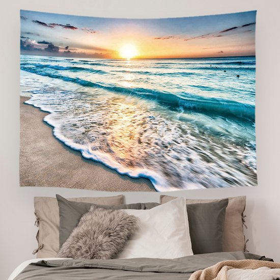 Tapisserie de coucher de soleil sur la mer, vagues s'écrasant sur une plage de sable. Au-dessus d'un lit.