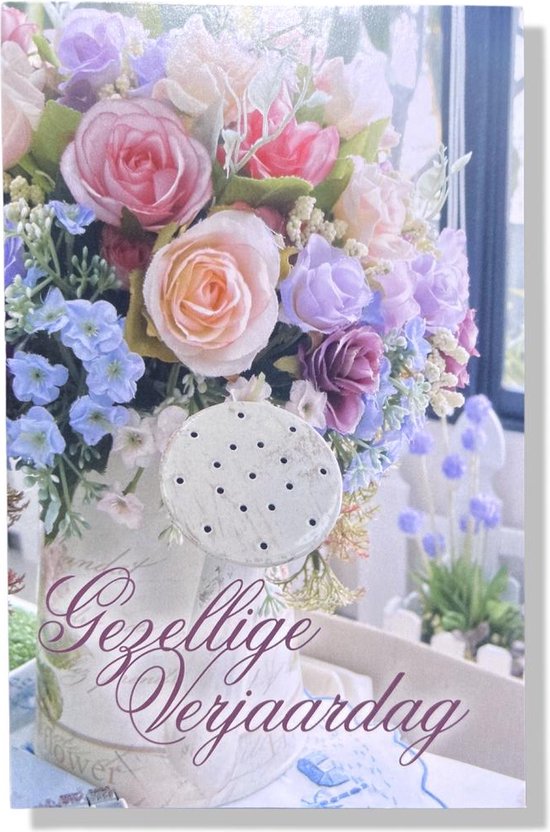 Verjaardagskaart met bloemen in een gieter. Tekst: Gezellige Verjaardag.