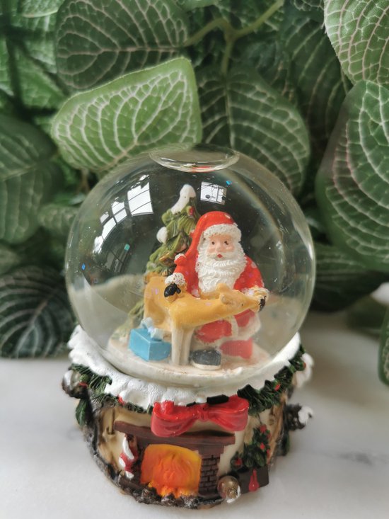 Foto: Sneeuwbol kerstman en rendier met kerstboom 8x6x6cm