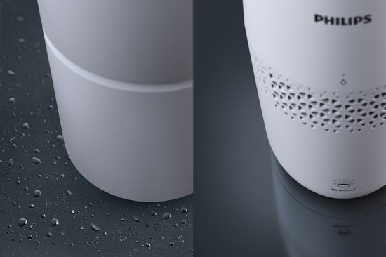 Gros plan du bas d'un humidificateur d'air blanc et de la surface humide.