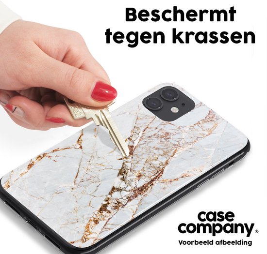 Telefoonhoesje met gouden marmerprint, beschermd tegen krassen met een sleutel.