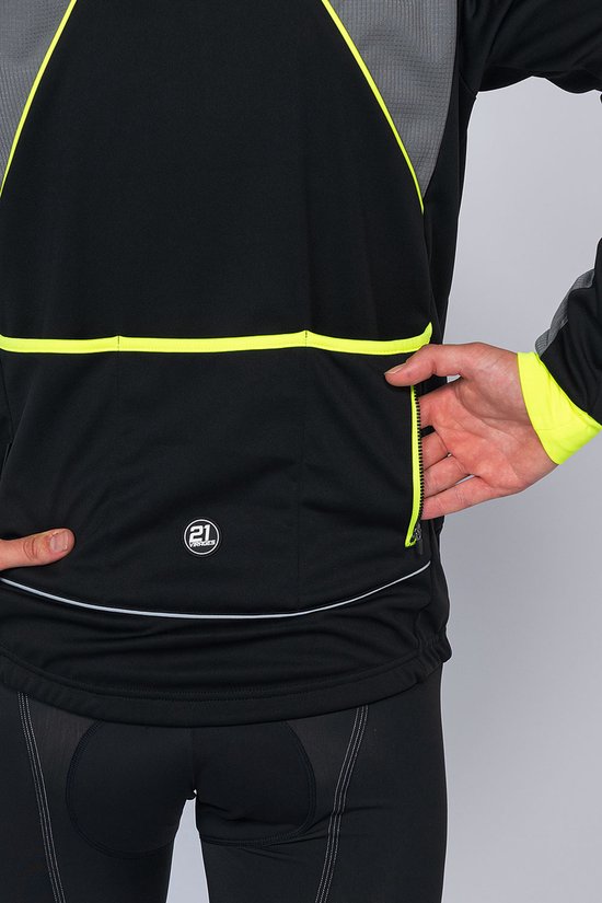 Zij-aanzicht van de rug van een zwarte fietsjas met neon gele biezen, een zak met rits en reflecterende lijn.