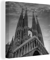 Canvas Schilderij Sagrada Familia kathedraal in Barcelona bij zonsondergang - zwart wit - 90x90 cm - Wanddecoratie