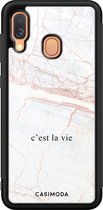 Casimoda® hoesje - Geschikt voor Samsung Galaxy A40 - C'est La Vie - Zwart TPU Backcover - Tekst - Bruin/beige