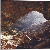 WallClassics - Acrylglas - Daglicht vallend in Grot - 50x50 cm Foto op Acrylglas (Met Ophangsysteem)