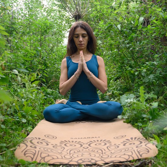 Samarali - Sun Eclipse Yogamat - Kurk & Natuur Rubber - Milieuvriendelijk - Antimicrobieel - Antislip - 183x61x0.4 cm - Inclusief Draagband en eBook van Samarali — afbeelding 4